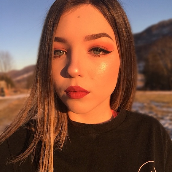 Meet your Posher, Krista - Picture 2 of 2